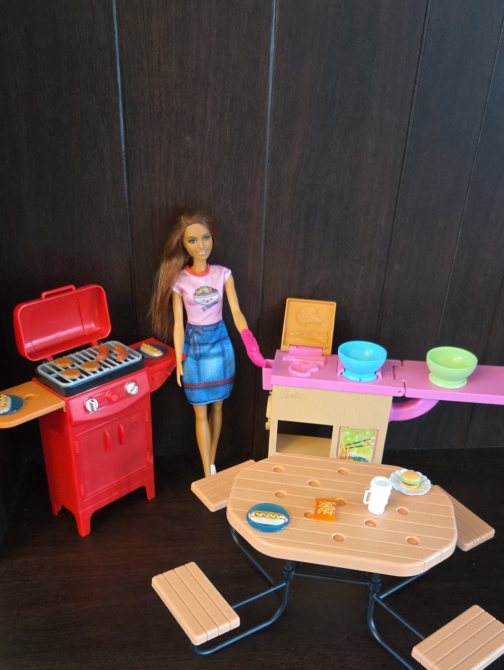 Barbie Outdoor Grill & Picnic Table Playset